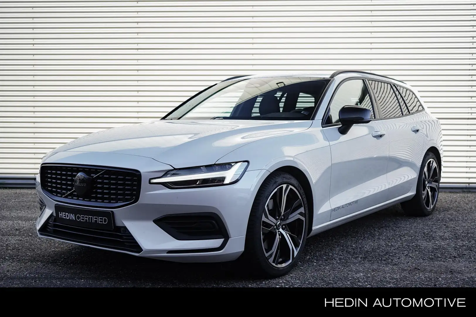 Volvo V60 B3 Essential Edition | 19 inch | Stoelverwarming | Weiß - 1