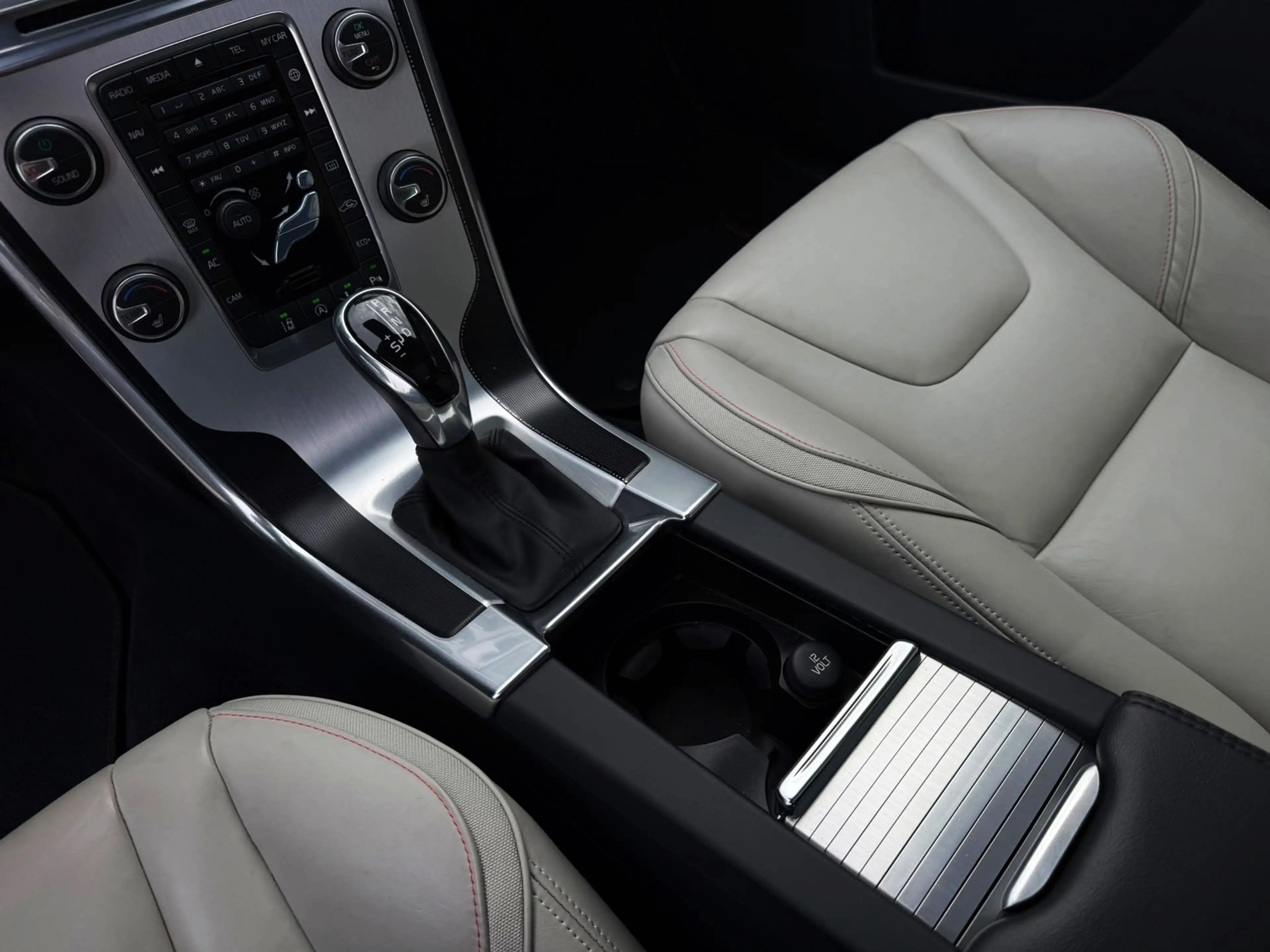 Volvo XC60 2.0 T5 FWD Ocean Race 245PK|NL Auto|Navi|AUT|Adapt — photo 23
