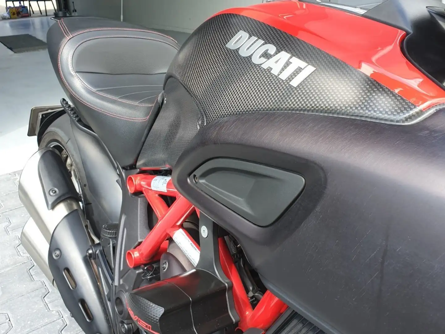Ducati Diavel Carbon Zwart - 2
