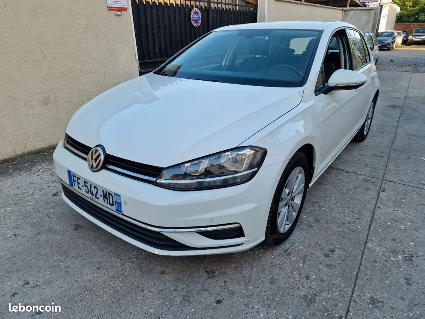 Volkswagen Golf 1.6 tdi 115ch confortline entretien a jour Blanc - 1