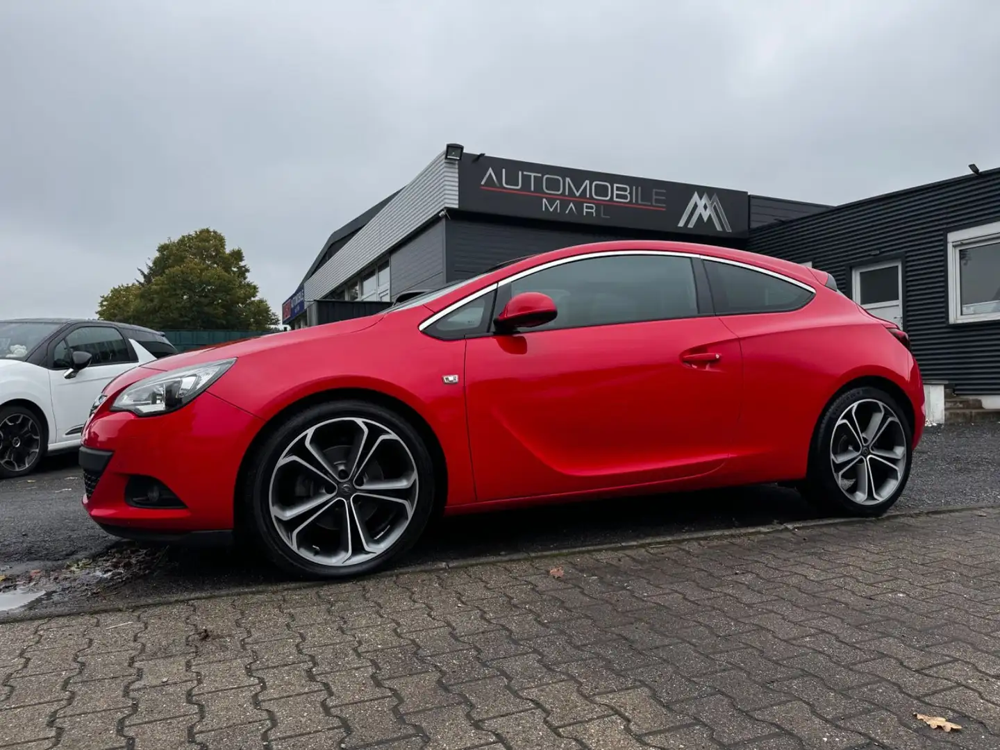 Opel Astra J GTC Innovation|KLIMA|TEMPOMAT|PDC|SITZHE Rot - 1