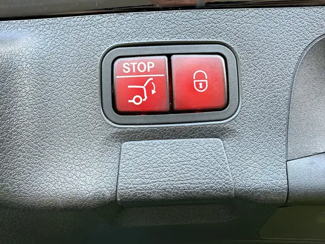 Mercedes-Benz CLA view 13