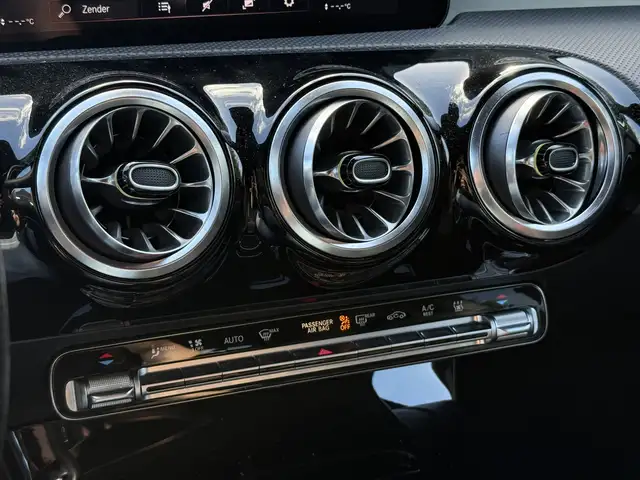 Mercedes-Benz CLA view 30