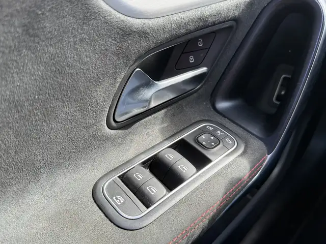 Mercedes-Benz CLA view 17