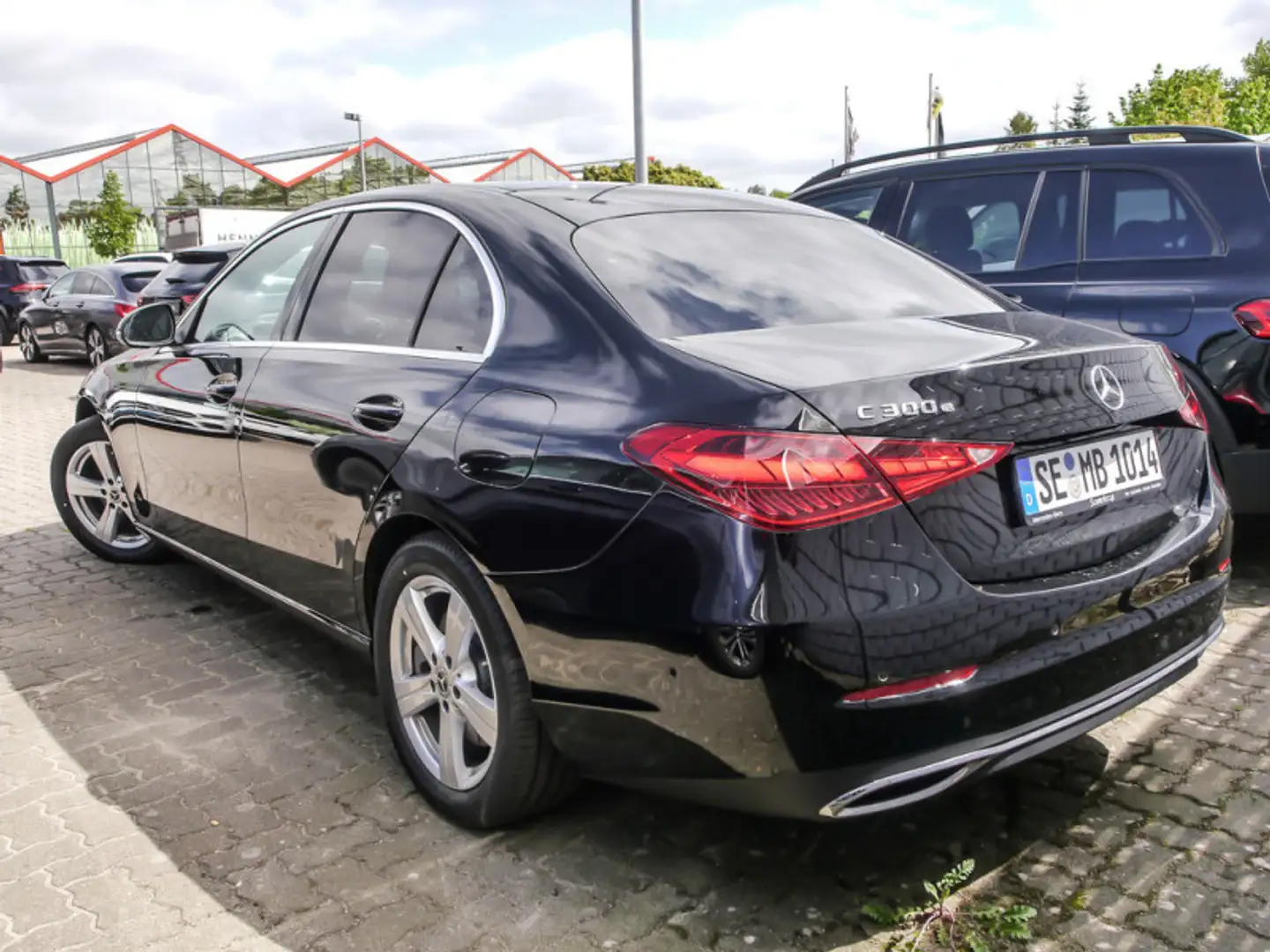 Mercedes-Benz C 300 e +AVANTGARDE KAMERA SPUR PDC SHZ Schwarz - 2