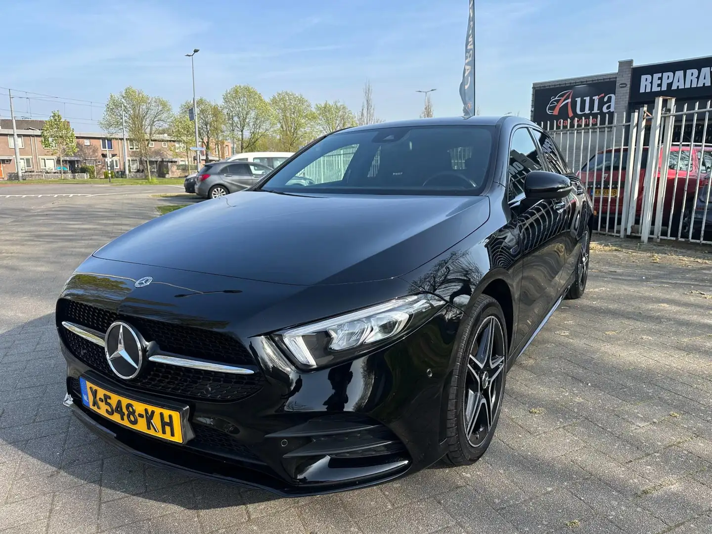 Mercedes-Benz A 250 e Business Solution AMG Limited Zwart - 1