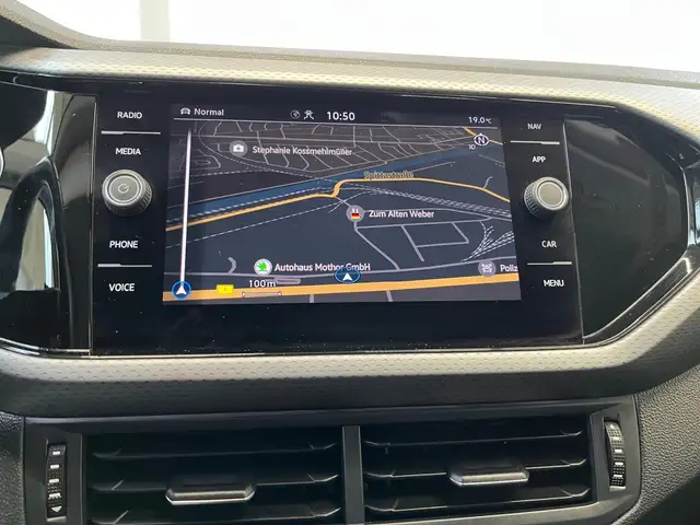 Volkswagen T-Cross view 13