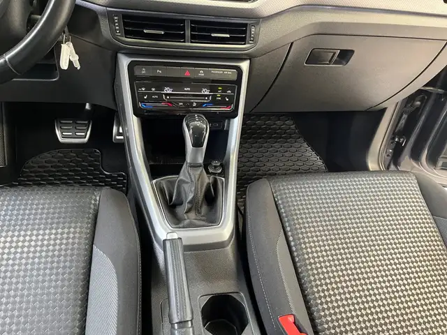 Volkswagen T-Cross view 9