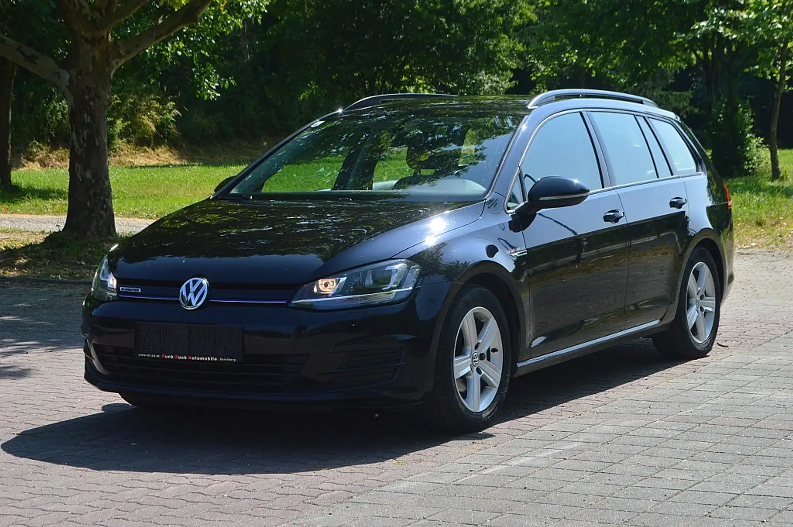 Volkswagen Golf Variant 1,6 TDI+Xenon+NAVI+SHZ+PDC+ Schwarz - 2