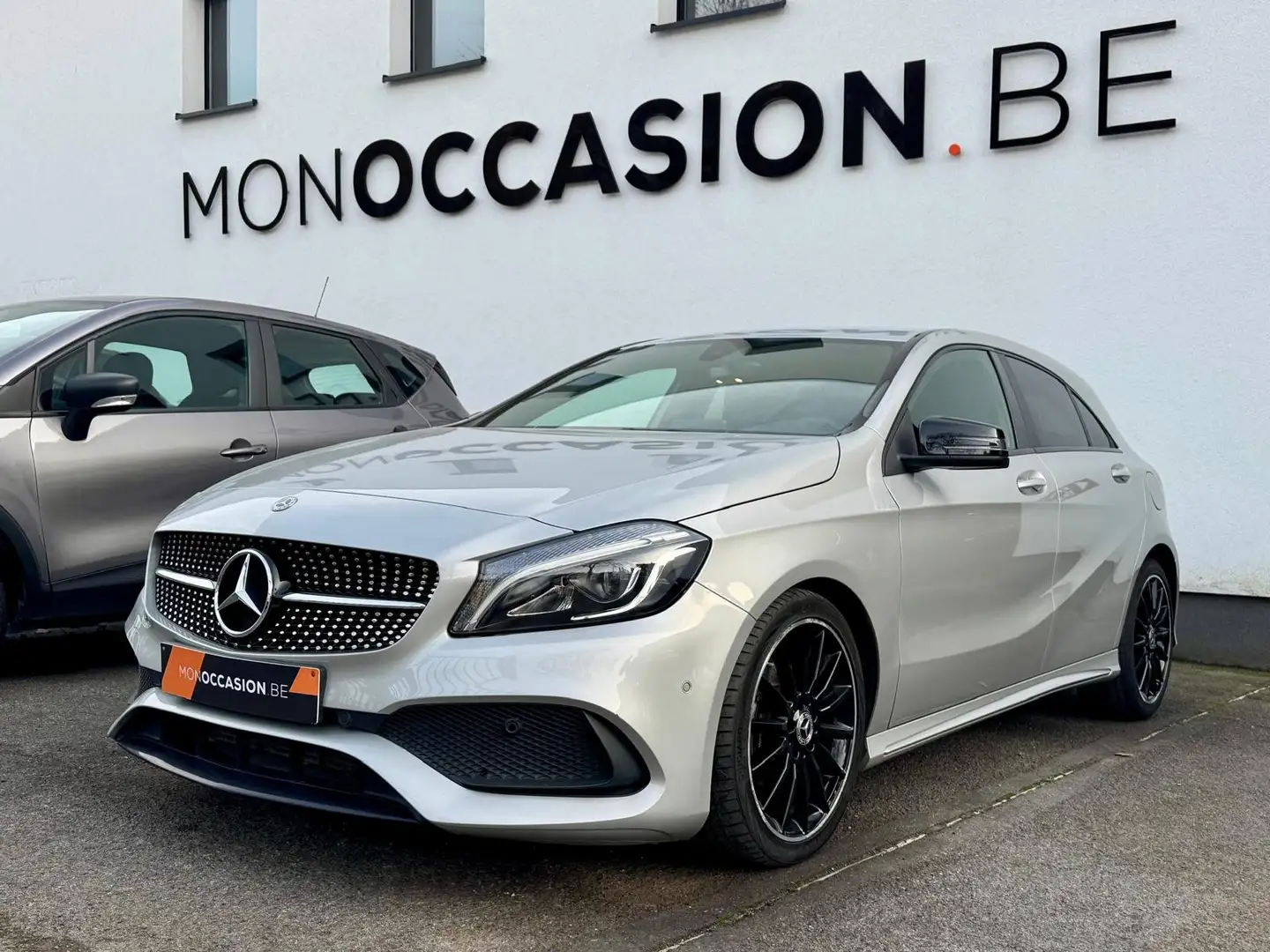Mercedes-Benz A 180 d AUTO - PACK AMG - ALCANTARA - CAMERA - FULL LED Gris - 2