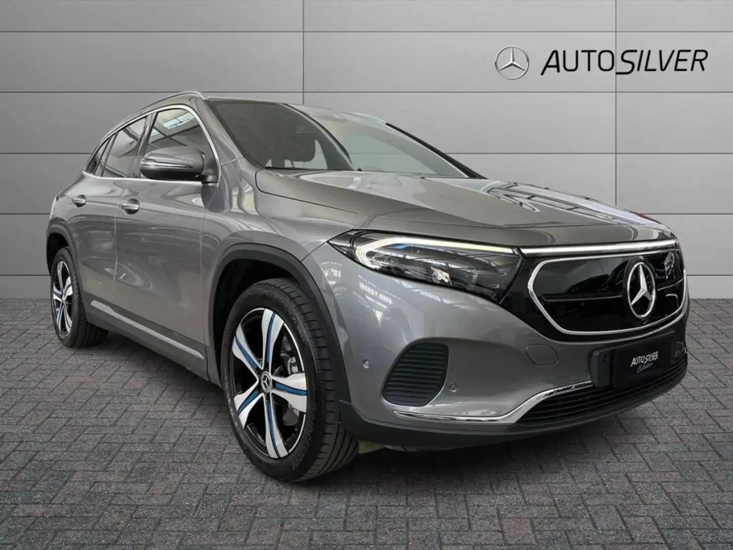 Mercedes-Benz EQA 250 250+ Sport Plus Gris - 1