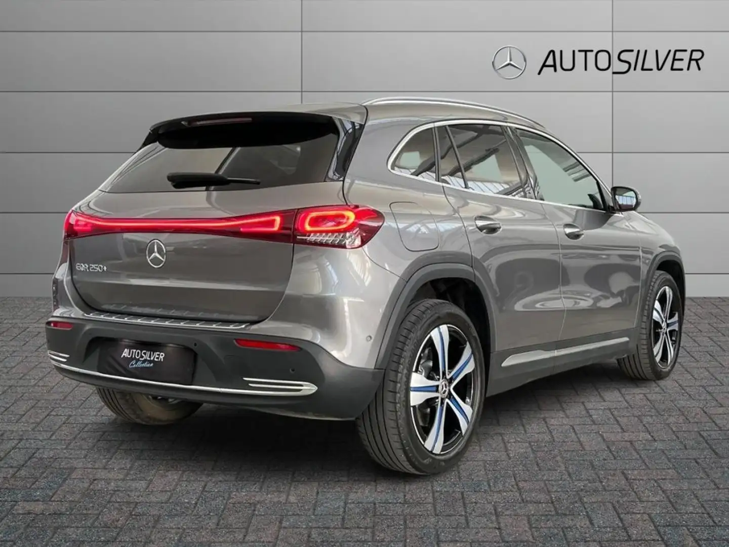 Mercedes-Benz EQA 250 250+ Sport Plus Gris - 2