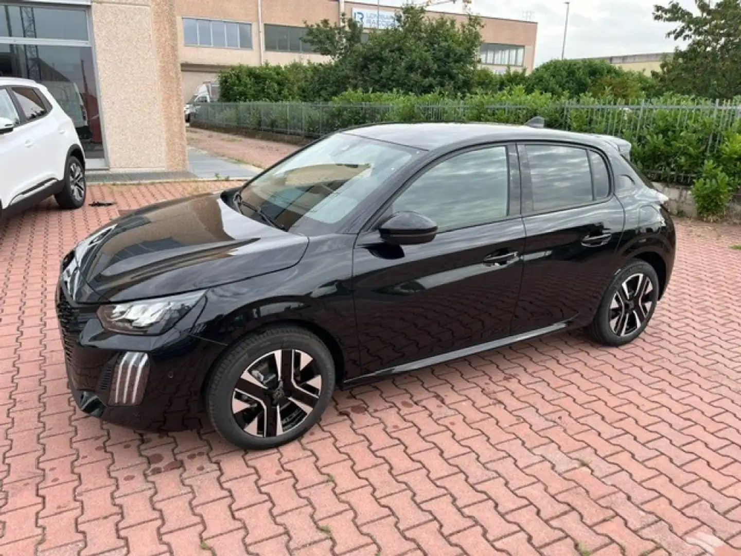Peugeot 208 Hybrid 136e-DCS6Allure INCENTIVOREGIONE LOMBARDIA Nero - 1