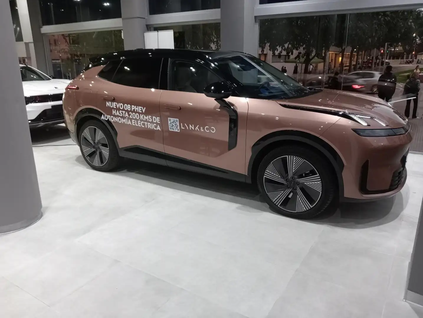 Lynk & Co 08 1.5 PHEV More - 1