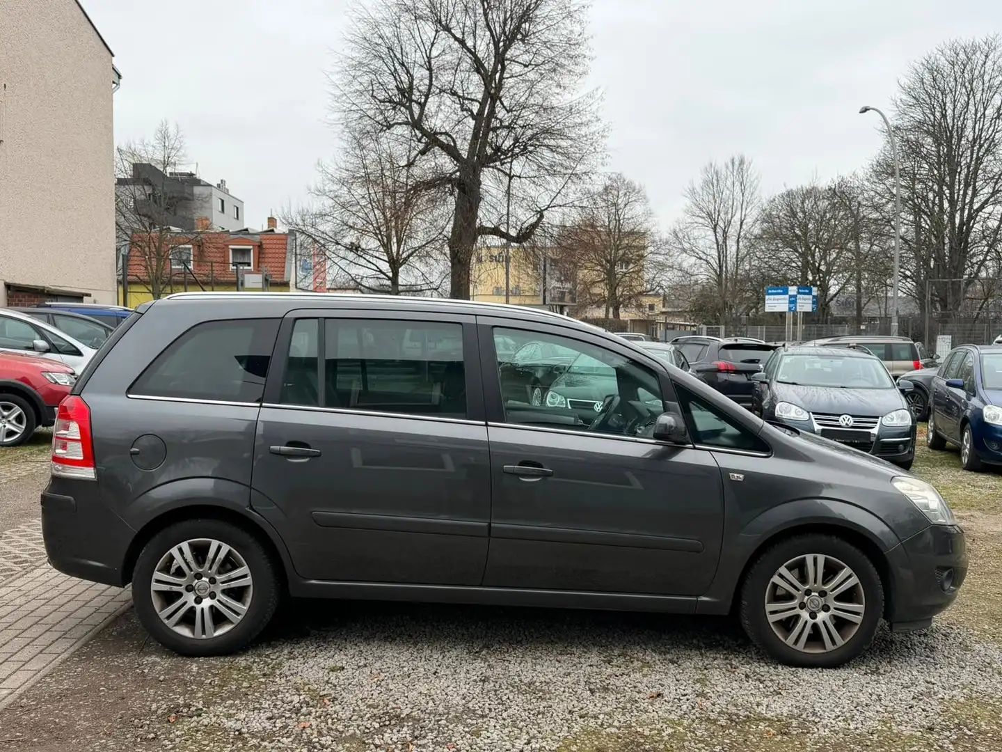 Opel Zafira B 2.2 Direct Innovation*7-Sitzer*TÜV neu Grau - 2