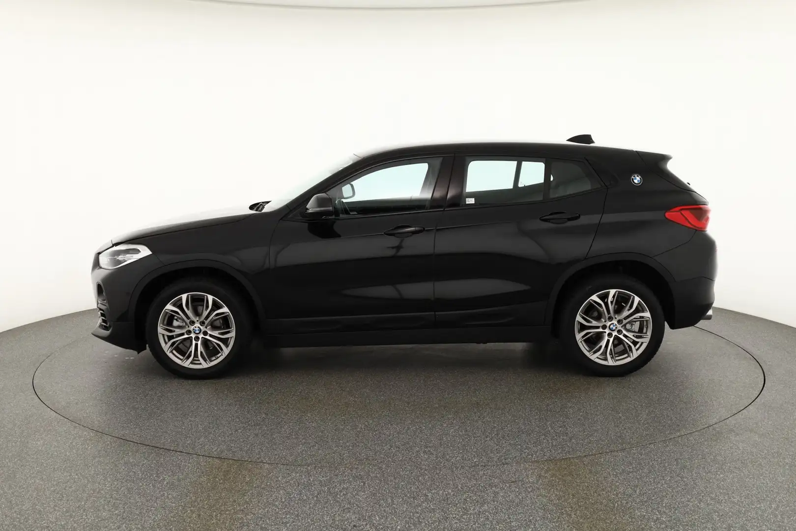 BMW X2 sDrive 18i Advantage LED Navi Sitzheizung PDC Schwarz - 2