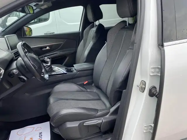 Peugeot 3008 view 6