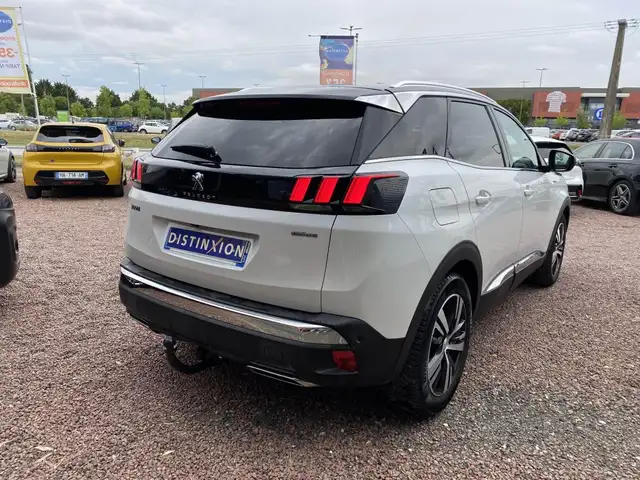 Peugeot 3008 view 5