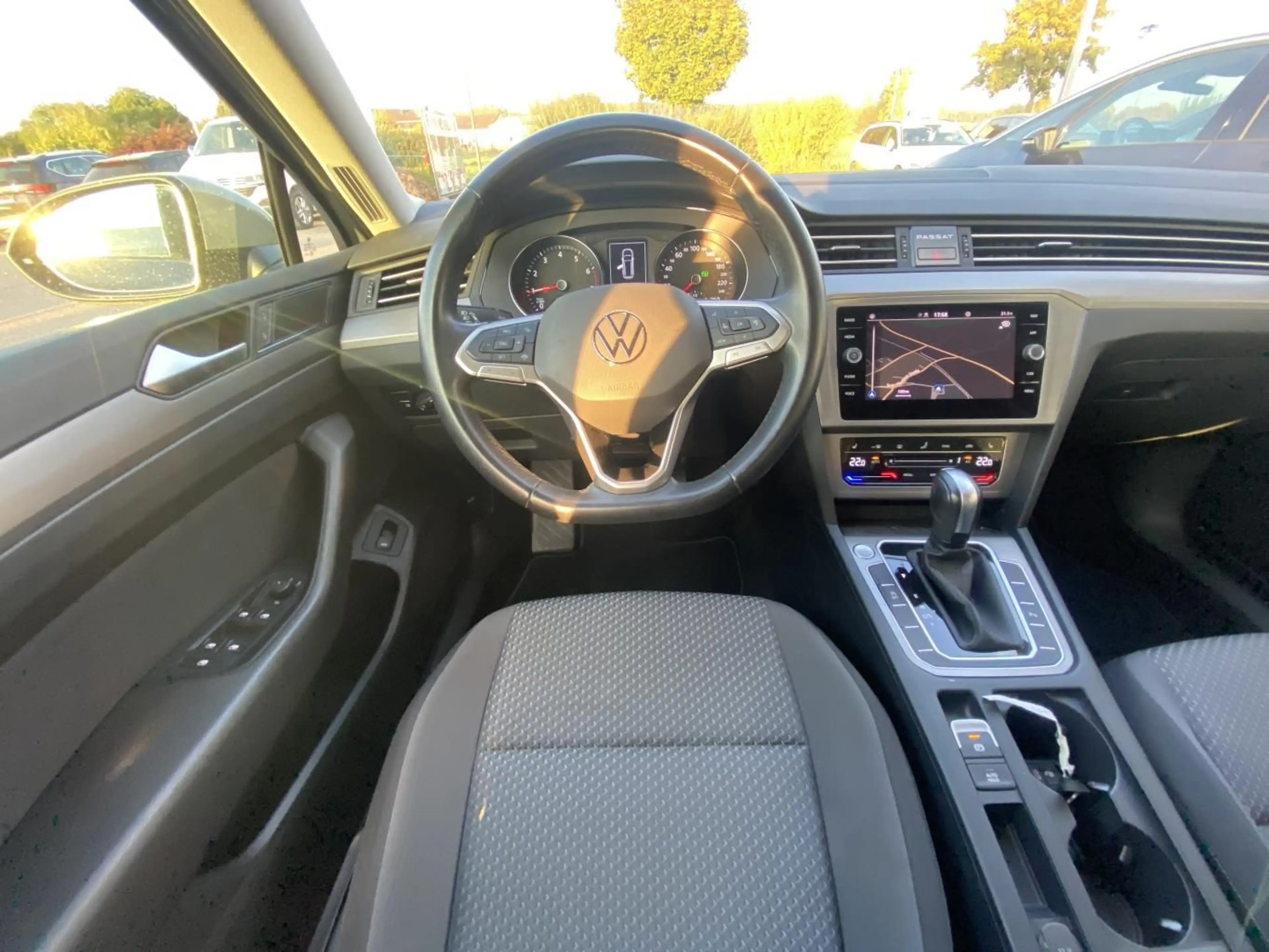 Volkswagen Passat Variant 1.5 TSI DSG CONCEPTLINE AHK+APP-C — photo 12