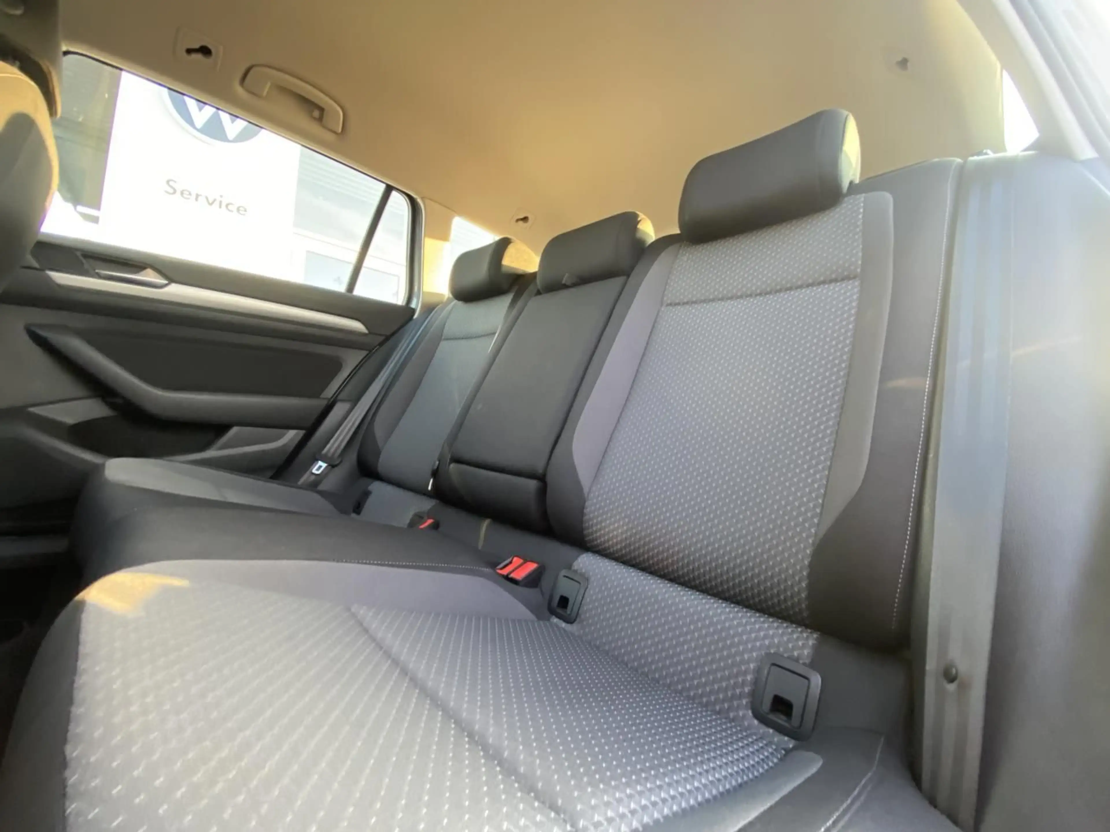Volkswagen Passat Variant 1.5 TSI DSG CONCEPTLINE AHK+APP-C — photo 11
