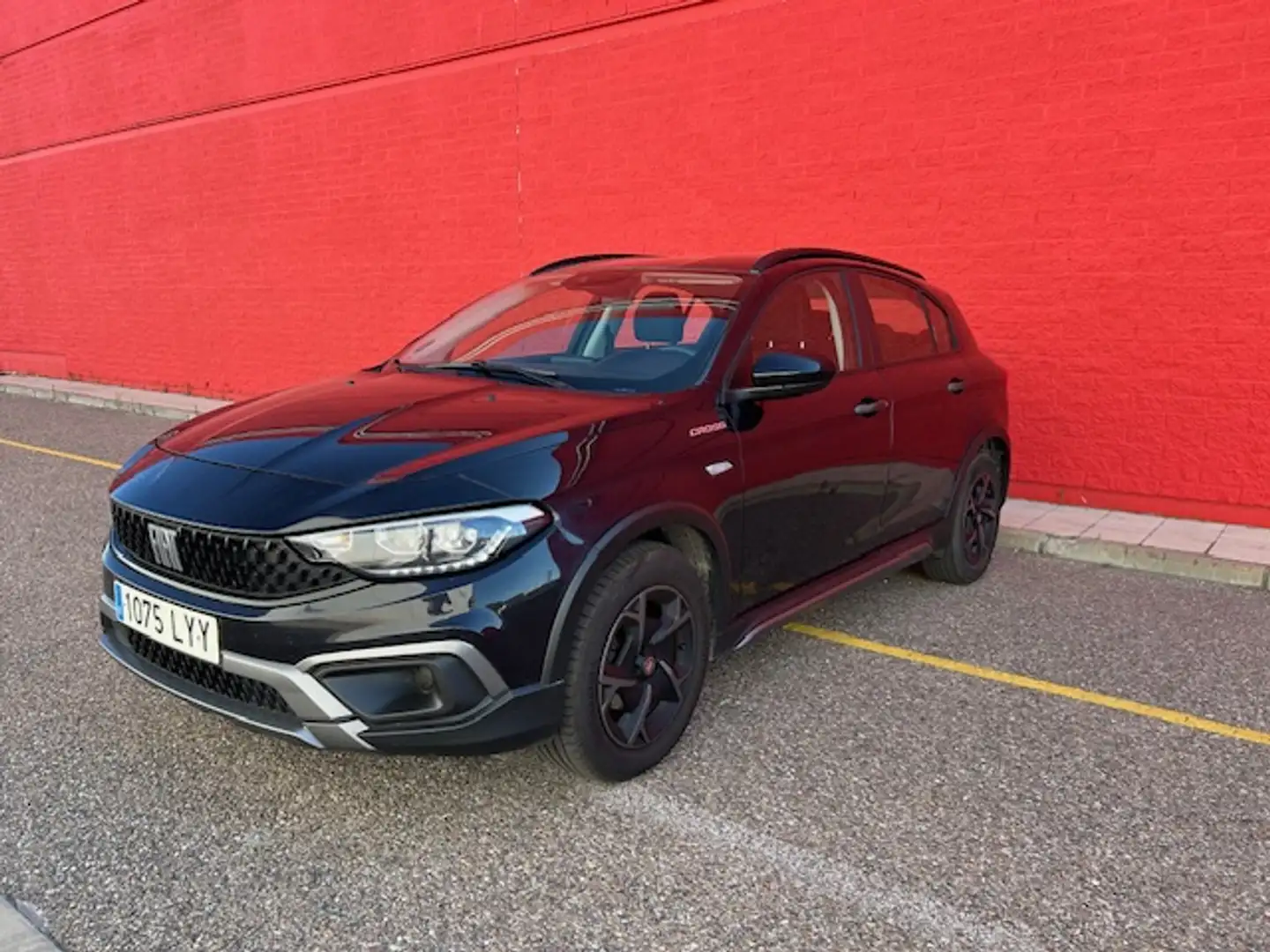 Fiat Tipo 1.5 Hybrid City Cross DCT Noir - 1