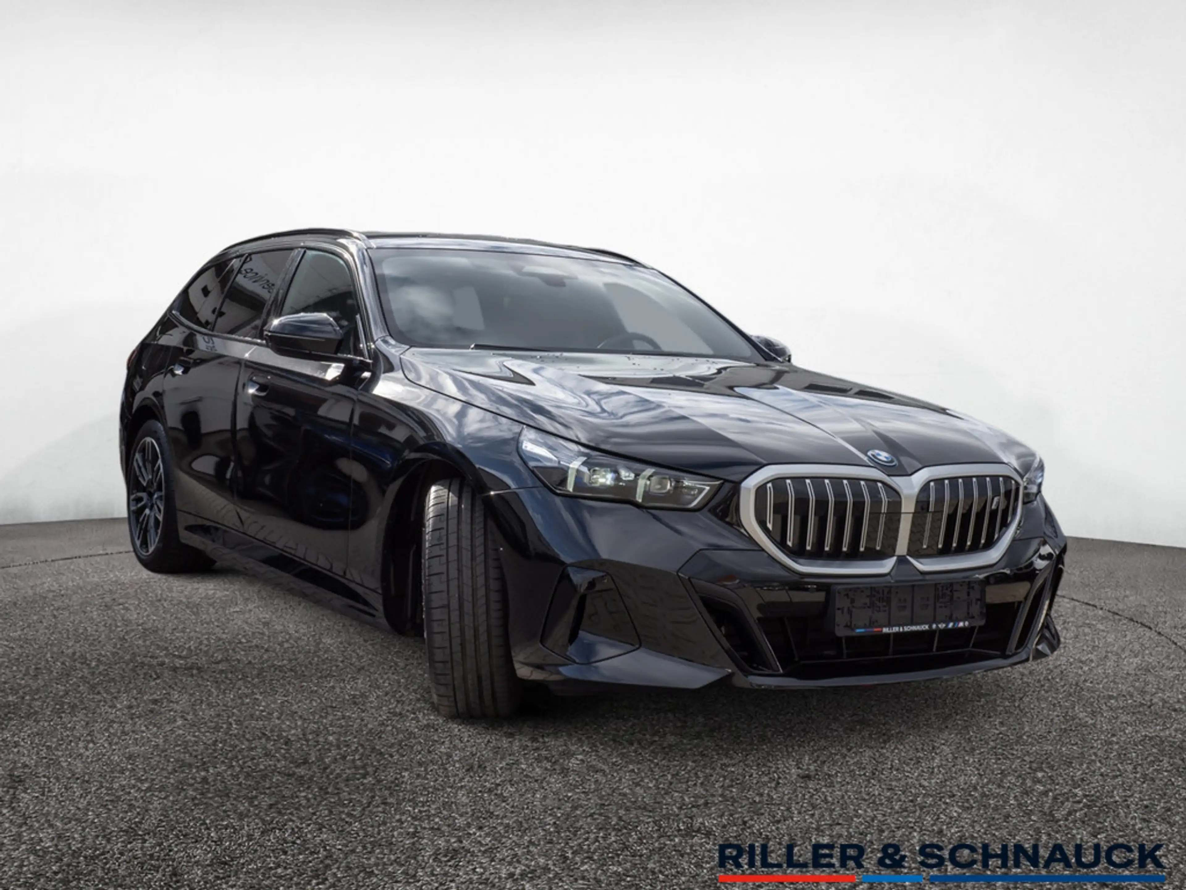 BMW i5 Touring 40e M-Sport B&W ACC HUD PANO 360° — photo 3