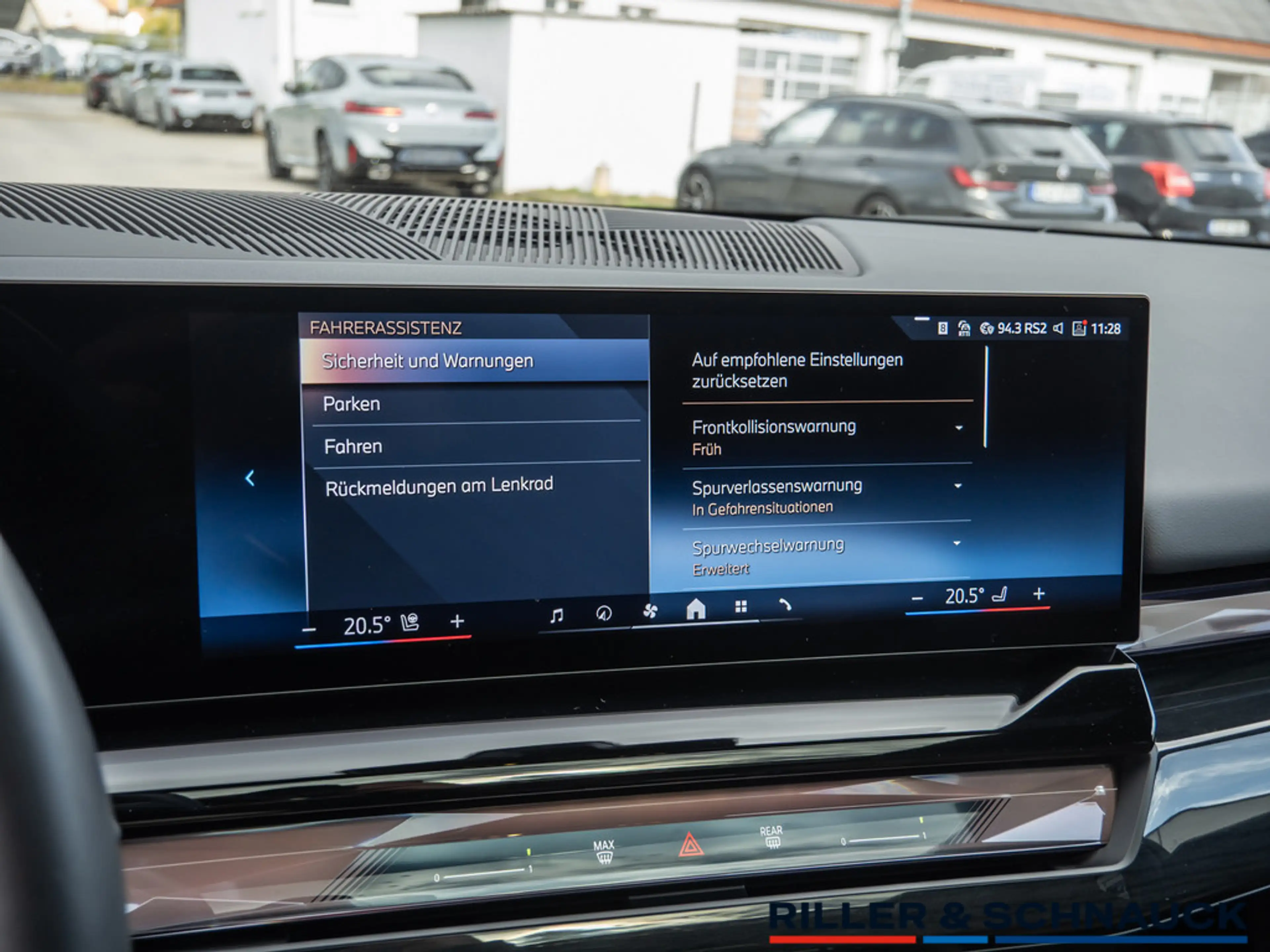 BMW i5 Touring 40e M-Sport B&W ACC HUD PANO 360° — photo 13