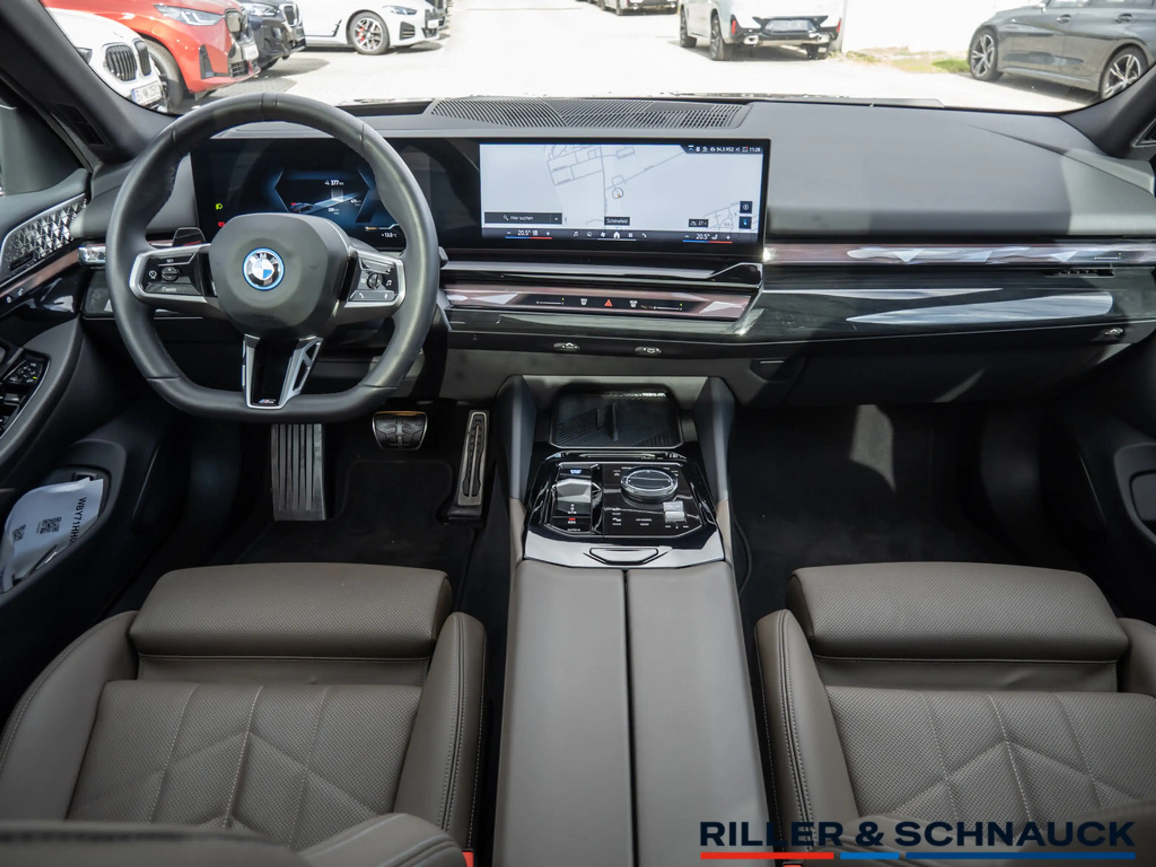 BMW i5 Touring 40e M-Sport B&W ACC HUD PANO 360° — photo 10
