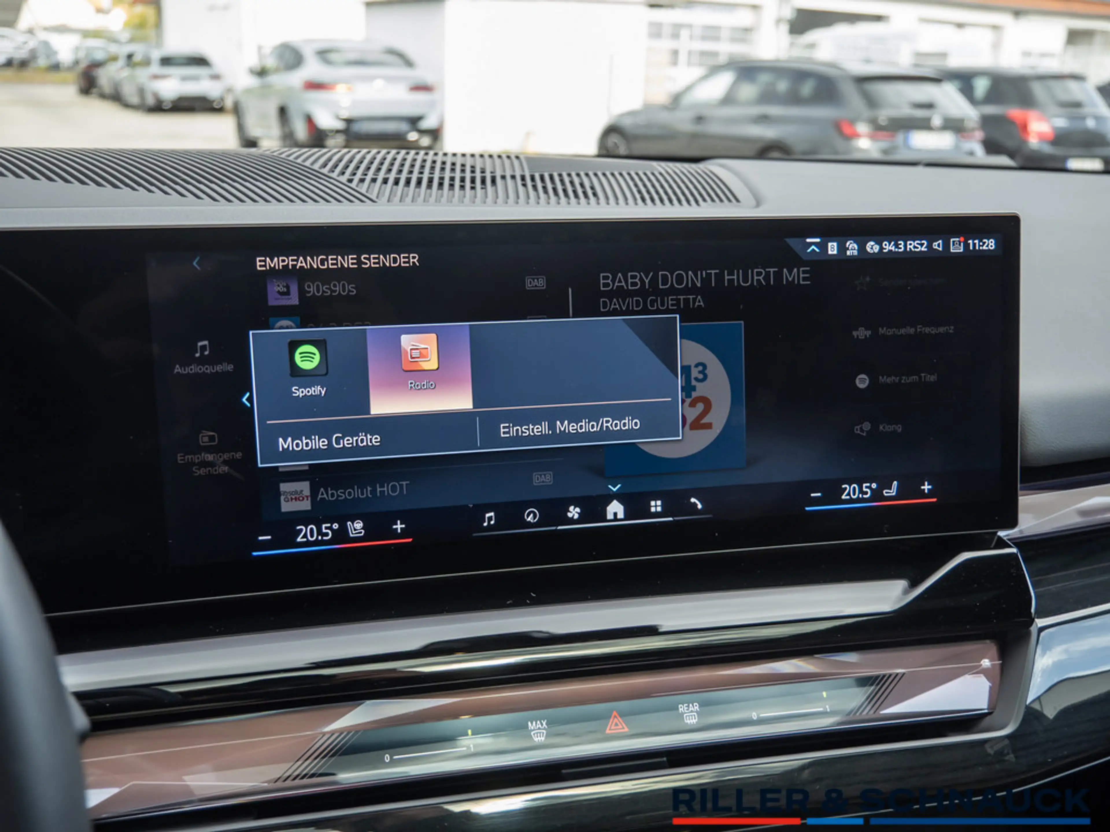 BMW i5 Touring 40e M-Sport B&W ACC HUD PANO 360° — photo 14