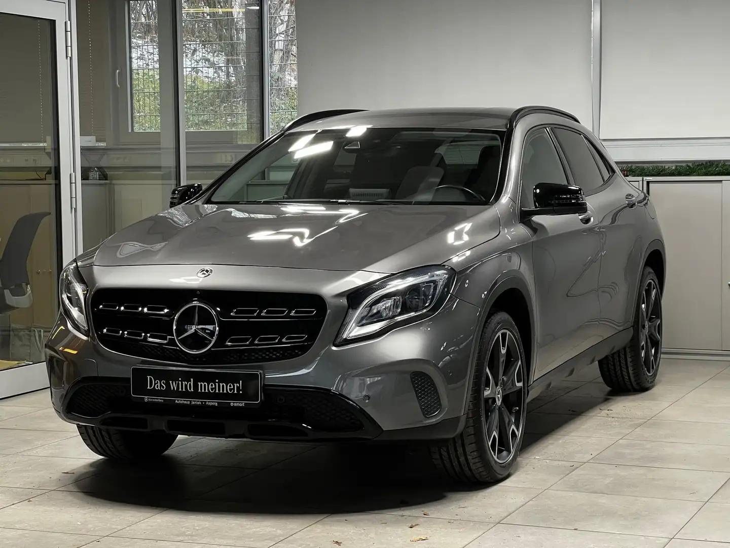 Mercedes-Benz GLA 220 4M Urban AHK DISTRONIC LED+NAVI+PDC&360 Grau - 1