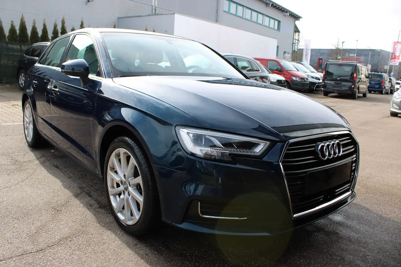 Audi A3 30 g-tron S tronic  Sportback Bleu - 2