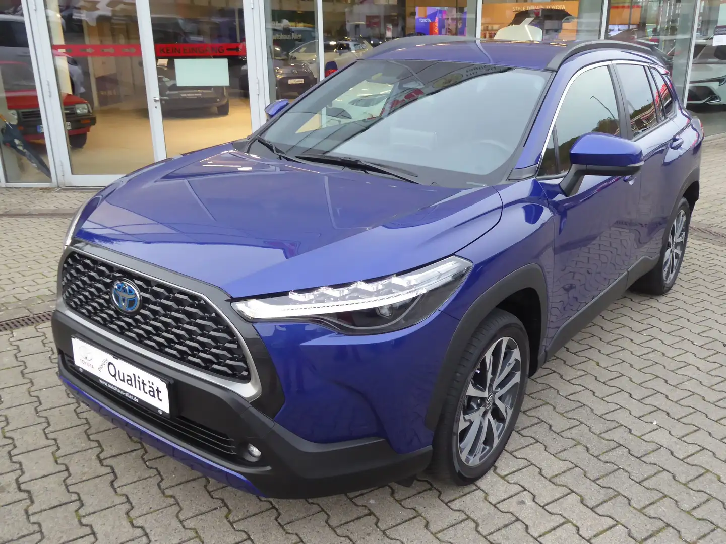 Toyota Corolla Cross 2.0H 4x2 Team-D Blau - 1