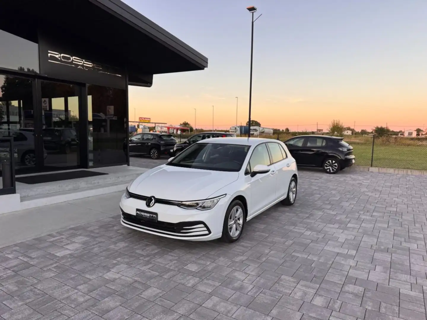 Volkswagen Golf 1.0 TSI EVO Life ANCHE NEOPATENTATI Blanc - 1