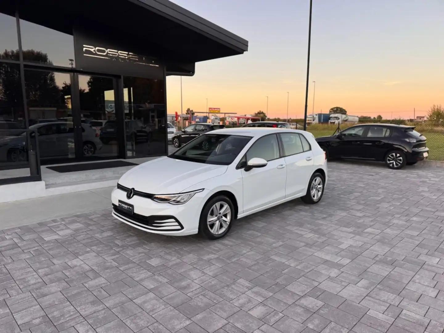 Volkswagen Golf 1.0 TSI EVO Life ANCHE NEOPATENTATI Blanc - 2