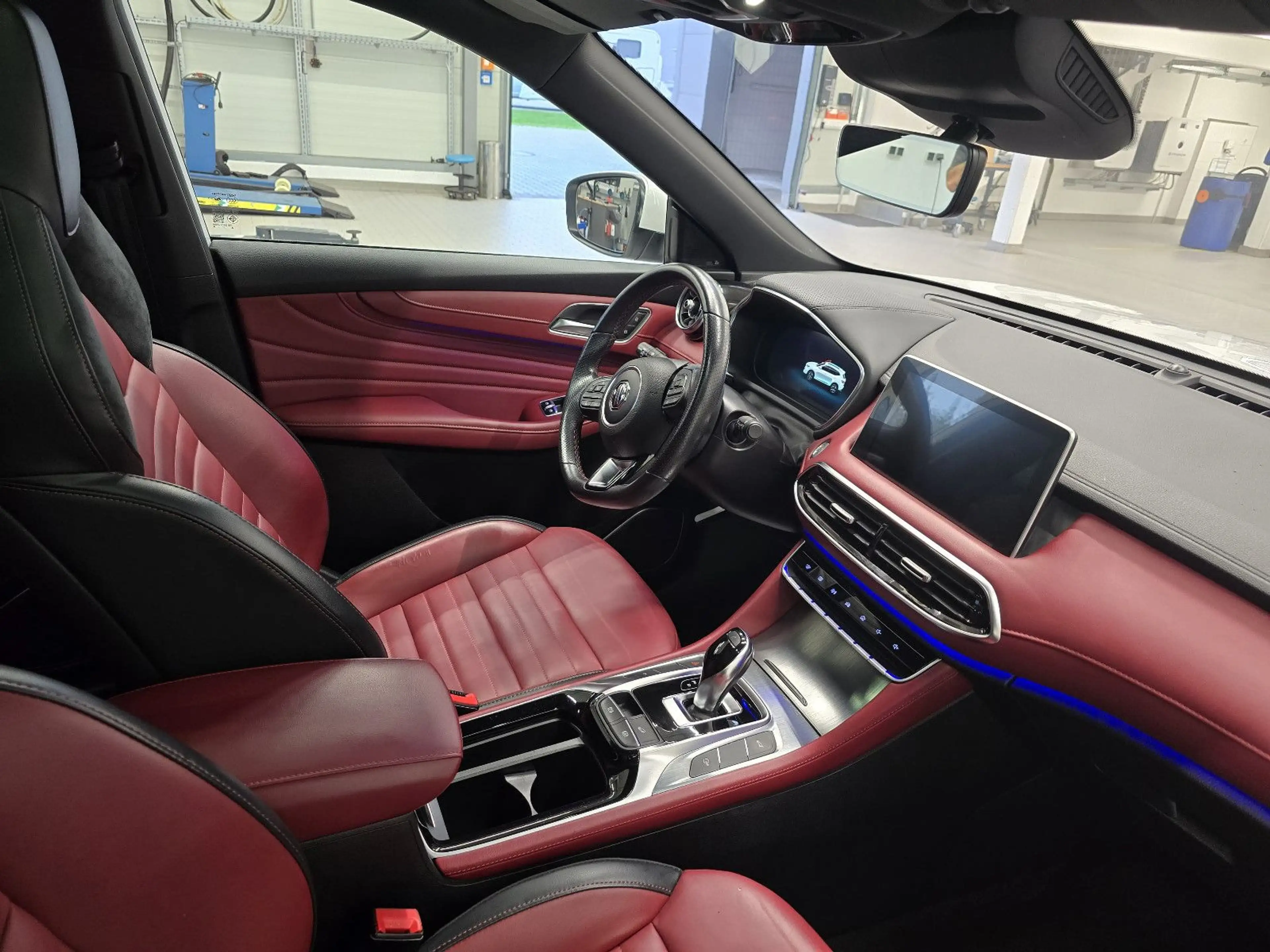 MG EHS Plug In Hybrid Luxury 1.5T AT Automatik — photo 10