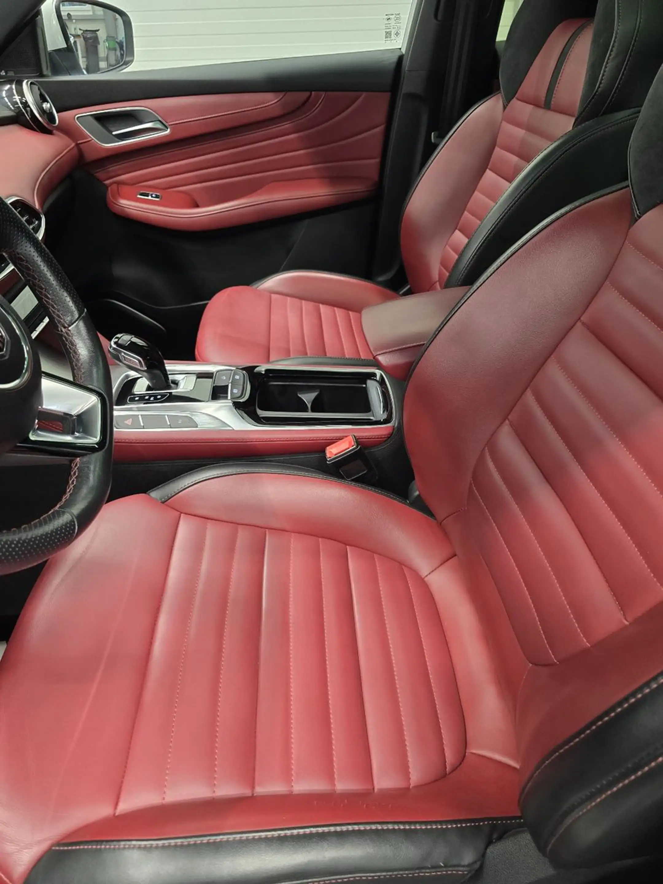 MG EHS Plug In Hybrid Luxury 1.5T AT Automatik — photo 13