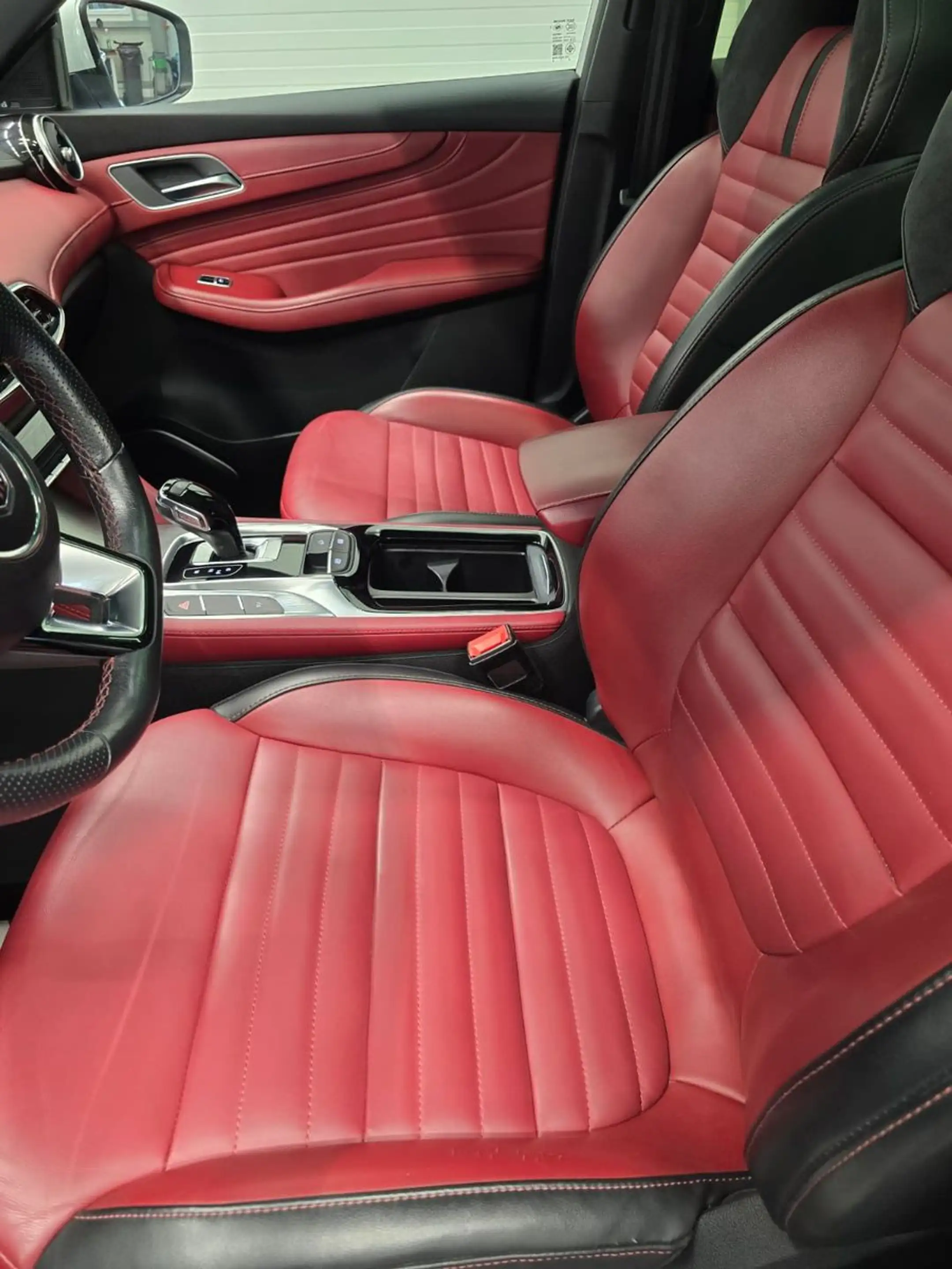 MG EHS Plug In Hybrid Luxury 1.5T AT Automatik — photo 15