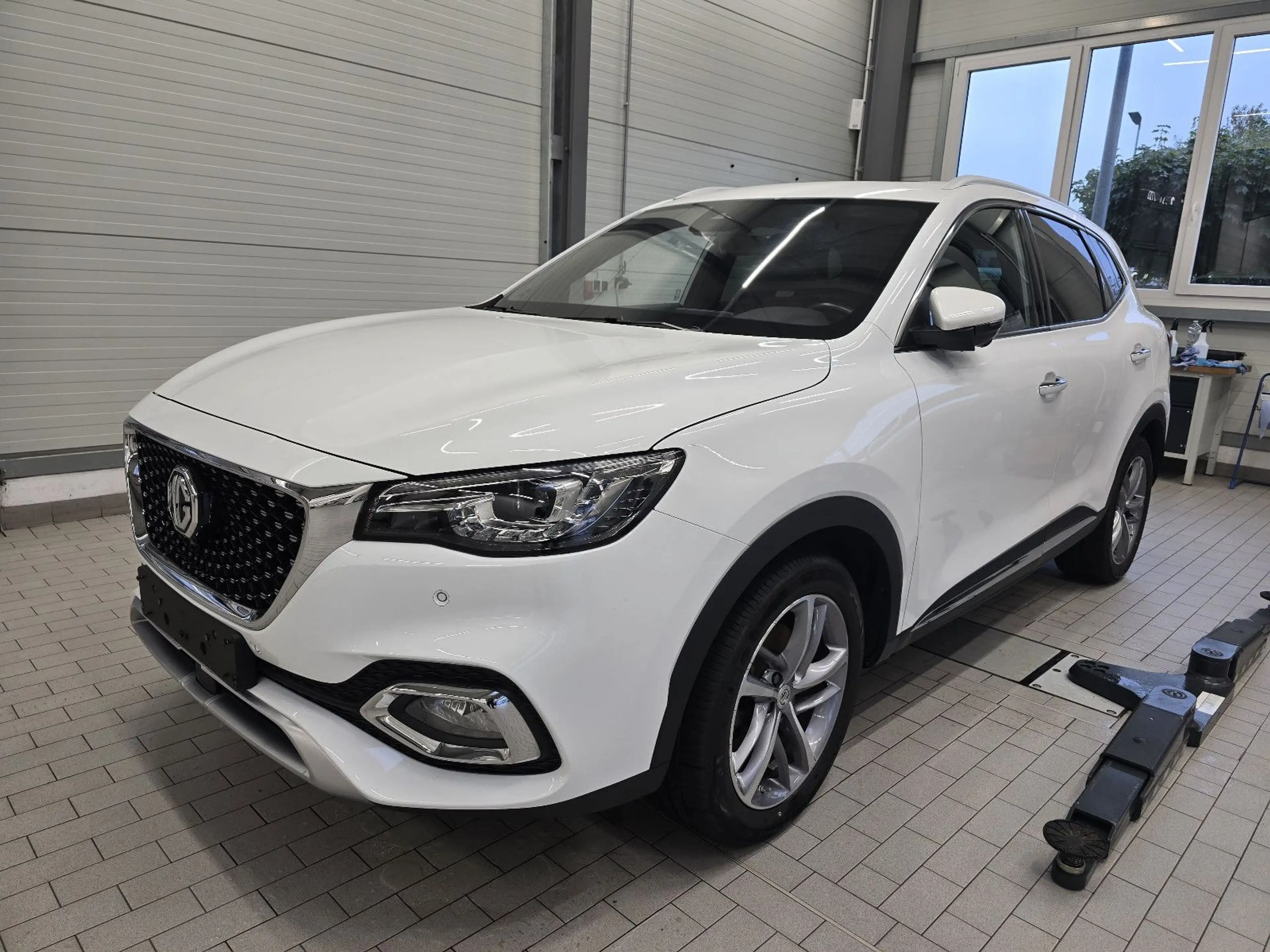 MG EHS Plug In Hybrid Luxury 1.5T AT Automatik — photo 2