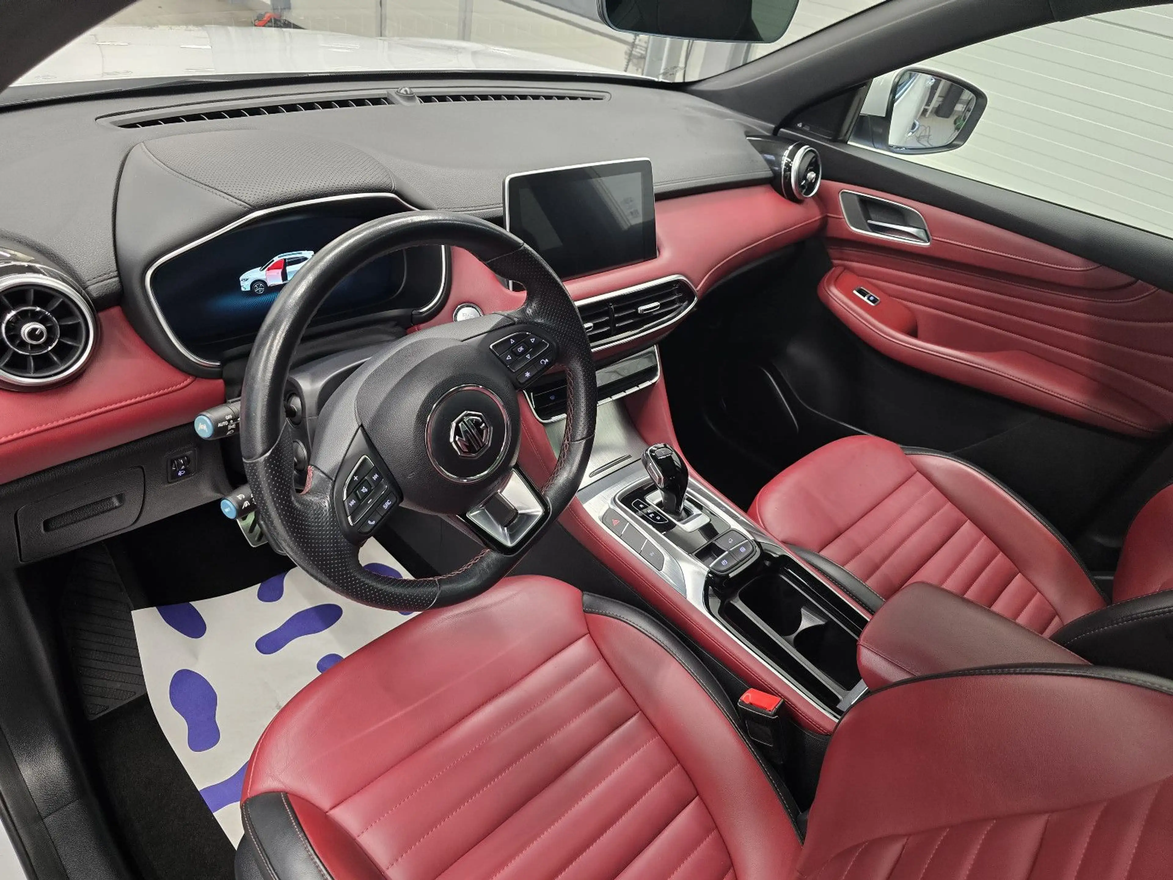 MG EHS Plug In Hybrid Luxury 1.5T AT Automatik — photo 11