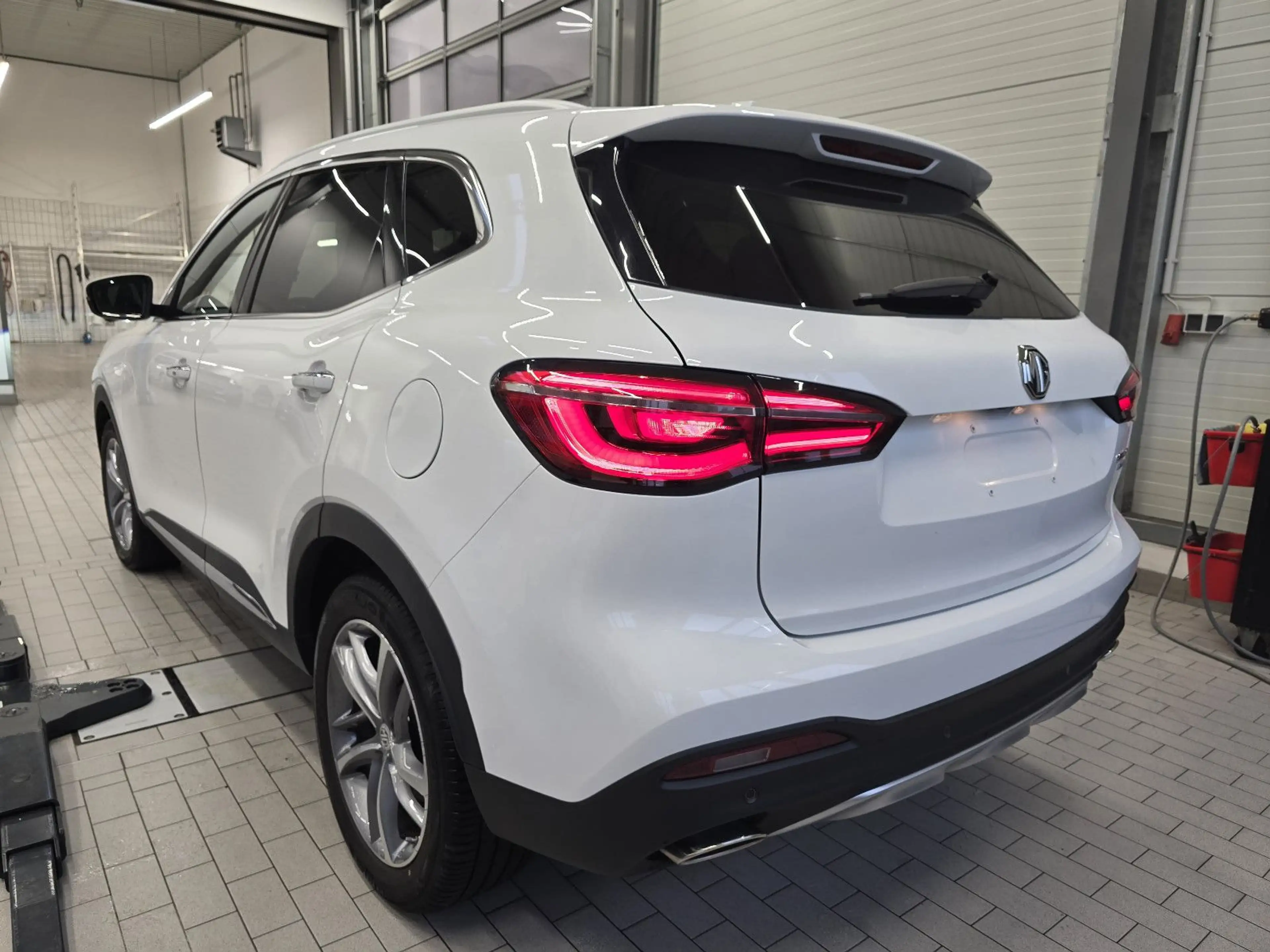 MG EHS Plug In Hybrid Luxury 1.5T AT Automatik — photo 5