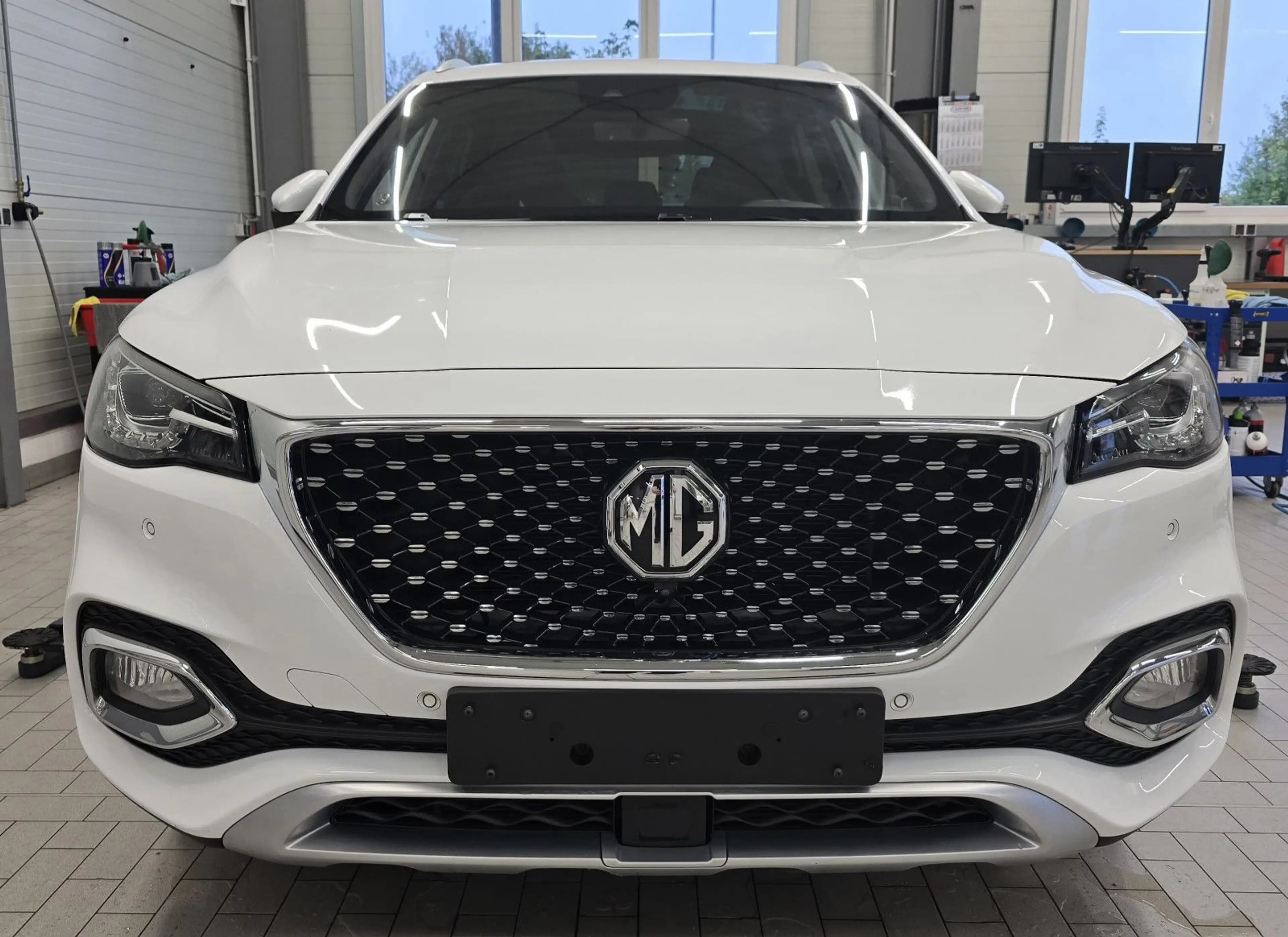 MG EHS Plug In Hybrid Luxury 1.5T AT Automatik — photo 3