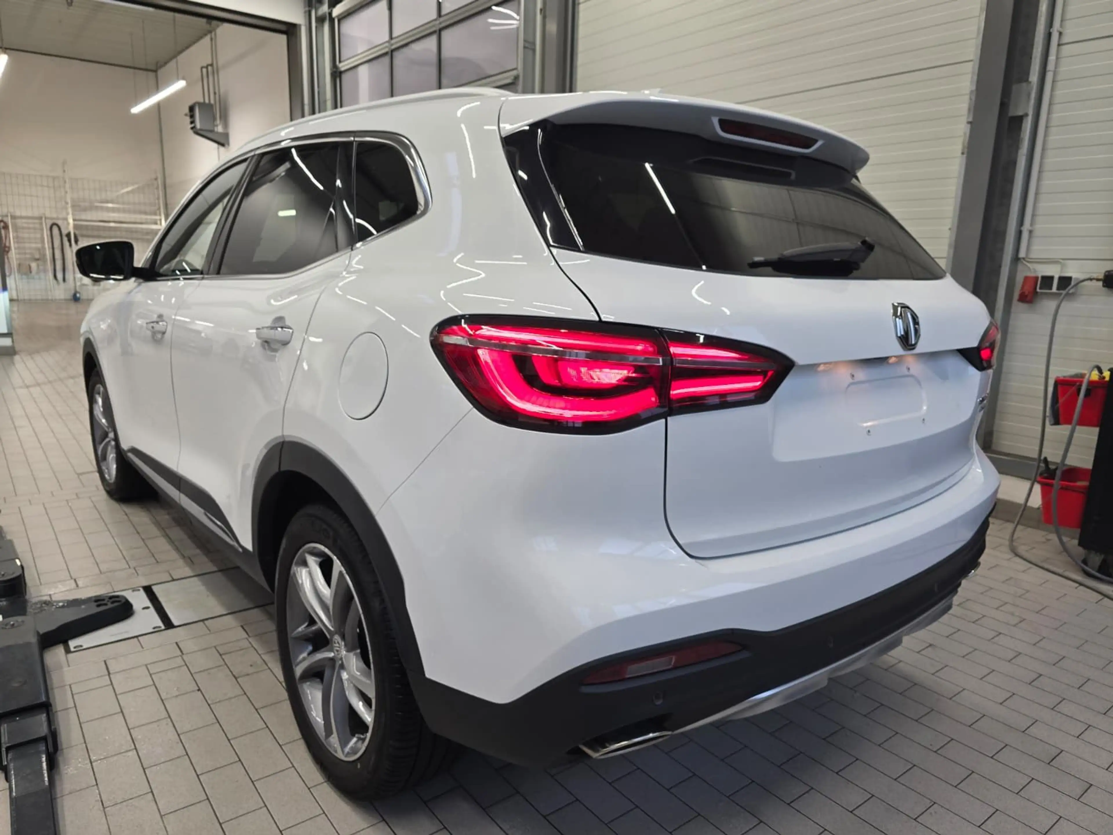 MG EHS Plug In Hybrid Luxury 1.5T AT Automatik — photo 8