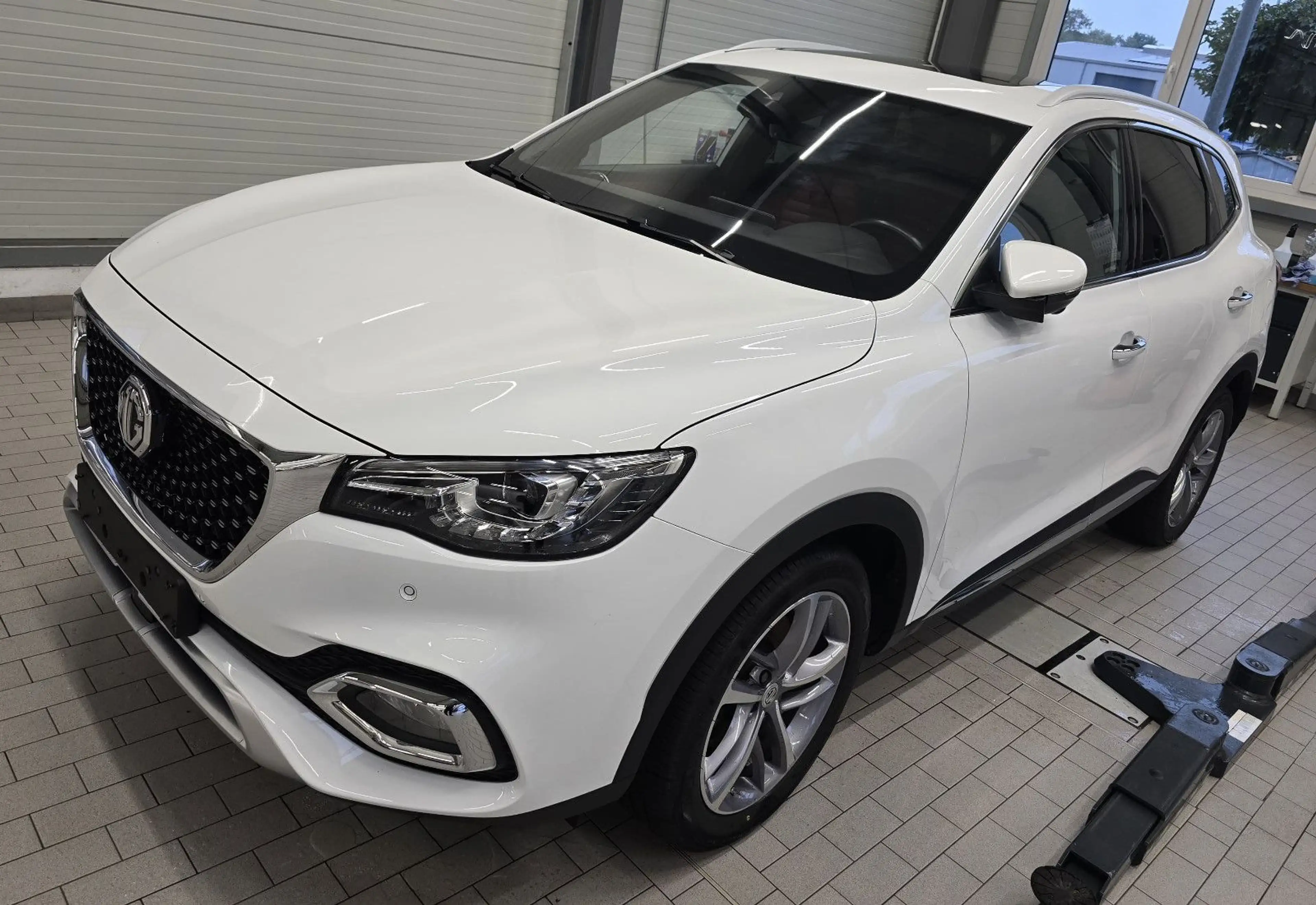 MG EHS Plug In Hybrid Luxury 1.5T AT Automatik — photo 4