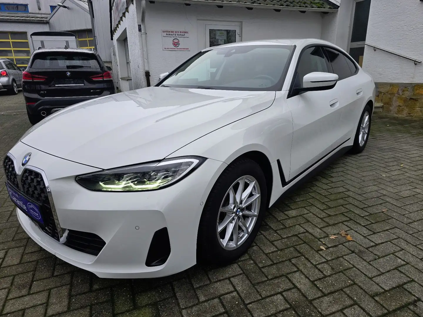 BMW 420 i Gran Coupe Leder,LED,Navi,Kamera Weiß - 2