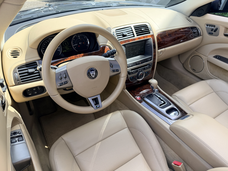Jaguar XKR 4.2 V8 Convertible — photo 3