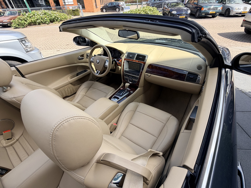 Jaguar XKR 4.2 V8 Convertible — photo 7