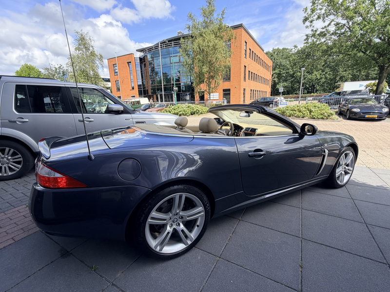 Jaguar XKR 4.2 V8 Convertible — photo 15