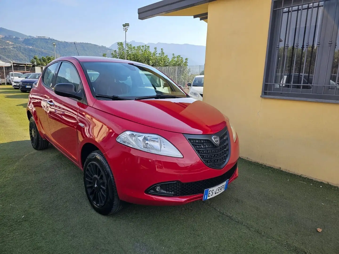 Lancia Ypsilon 0.9 TwinAir 85 CV 5 porte Metano Ecochic Gold Rosso - 1