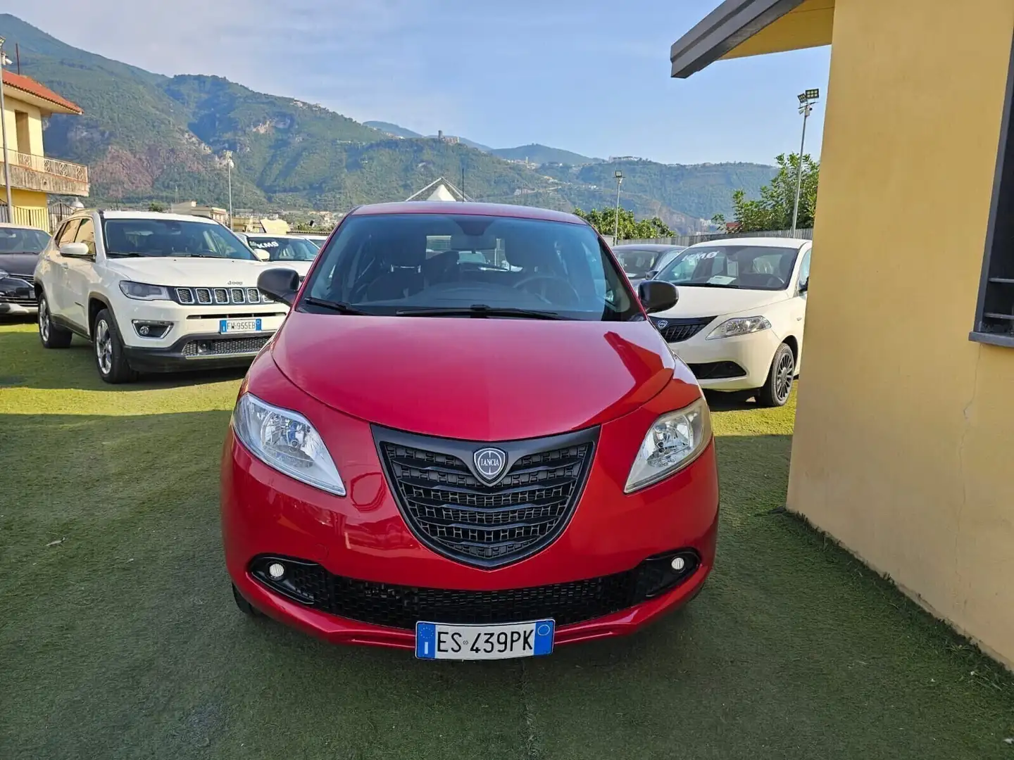 Lancia Ypsilon 0.9 TwinAir 85 CV 5 porte Metano Ecochic Gold Rosso - 2