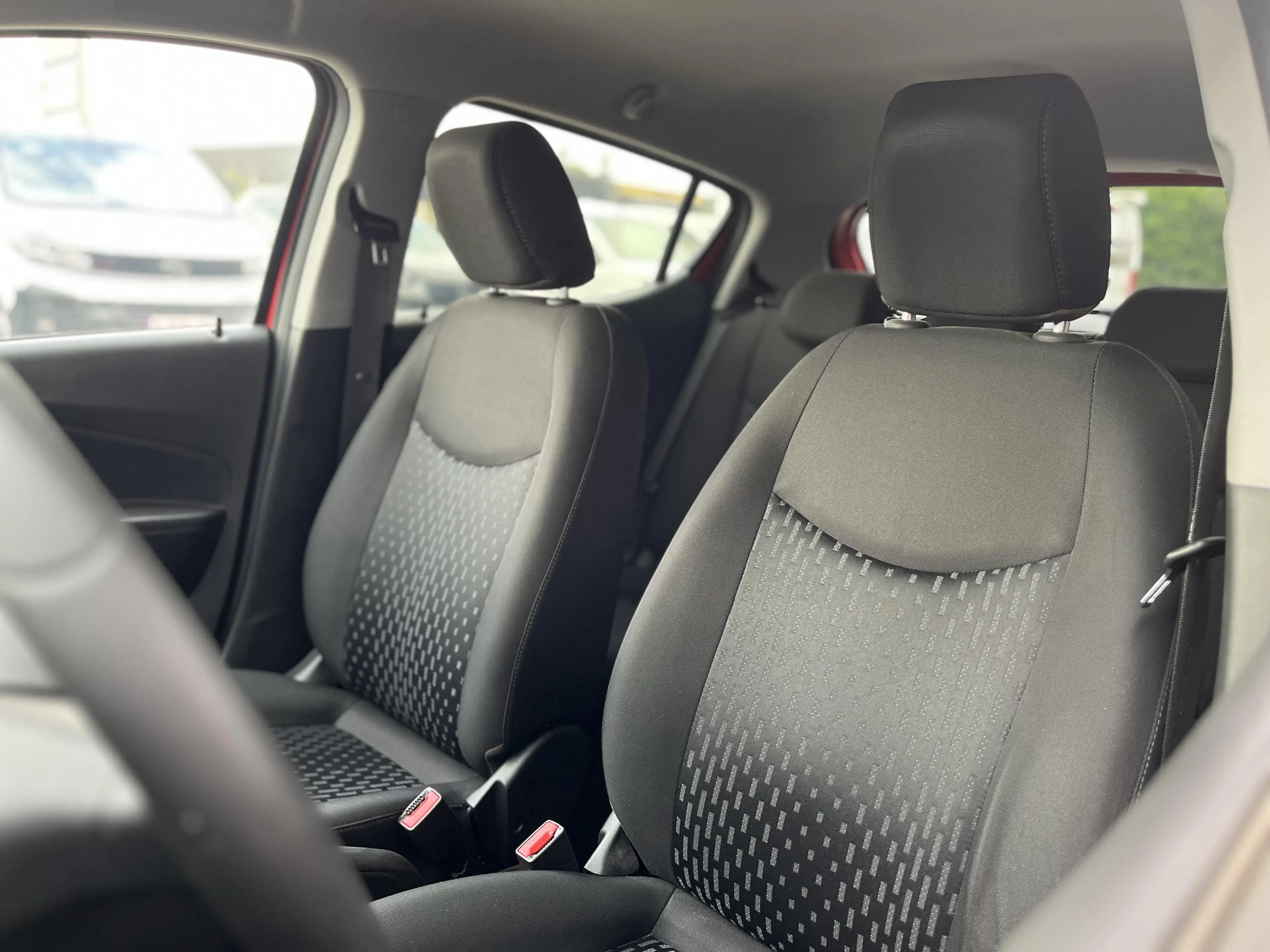 Opel Karl 1.0 ROCKS 5d 54kW — photo 6
